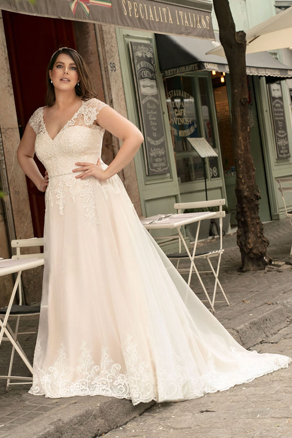 Plus size wedding dress 18-24. Organza skirt with sequinned lace bodice.